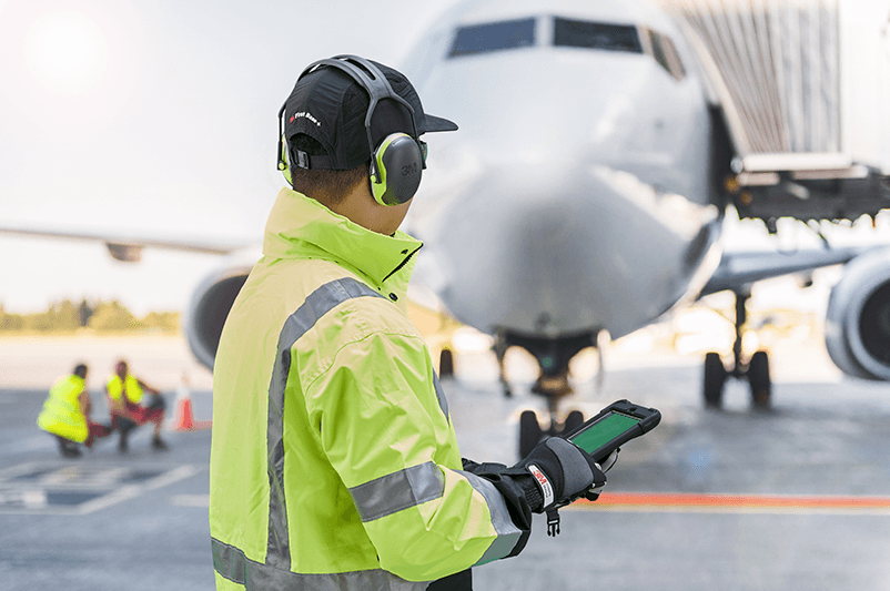 protection-tete-homme-aeroport